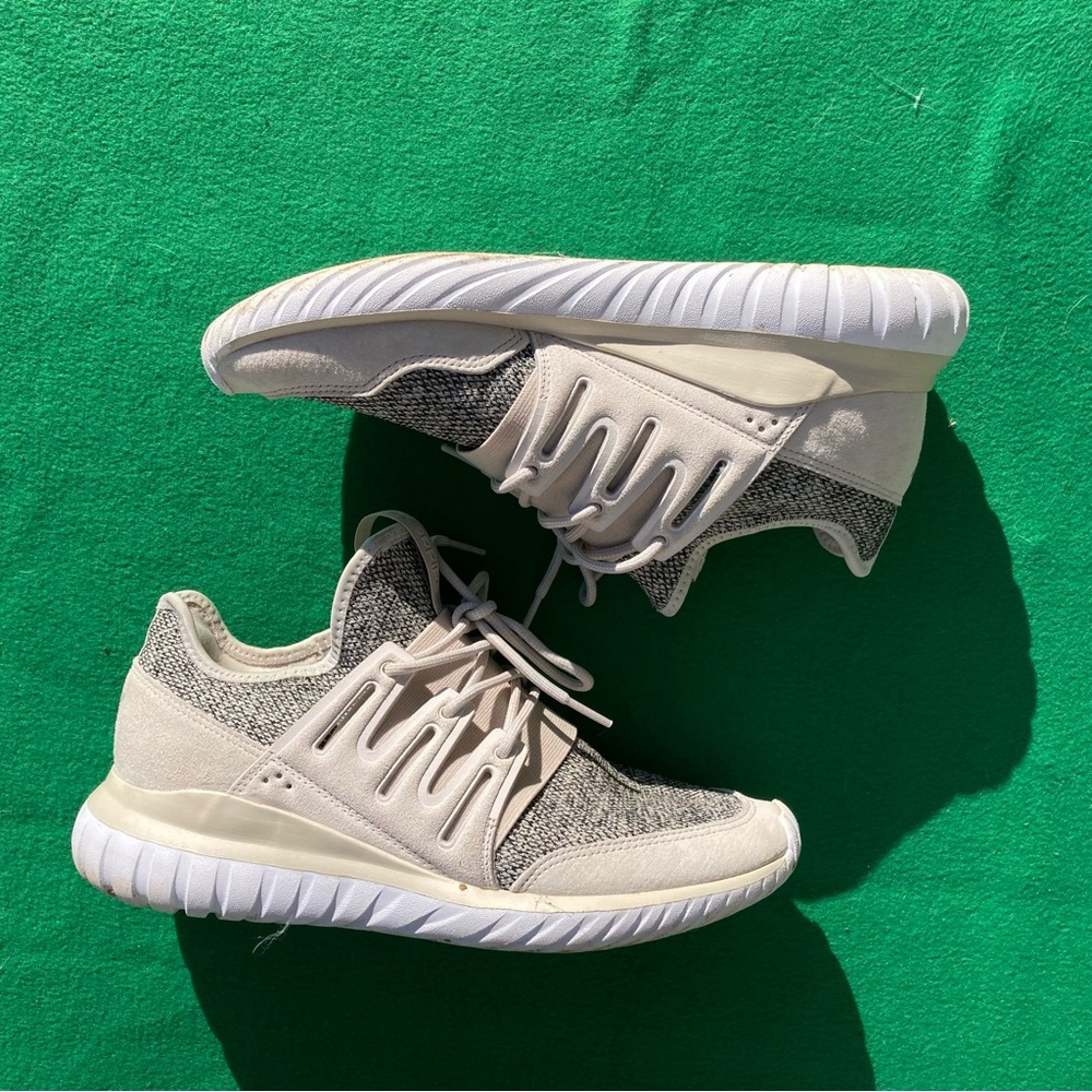 Stylish Beige and Gray Men's Sneakers